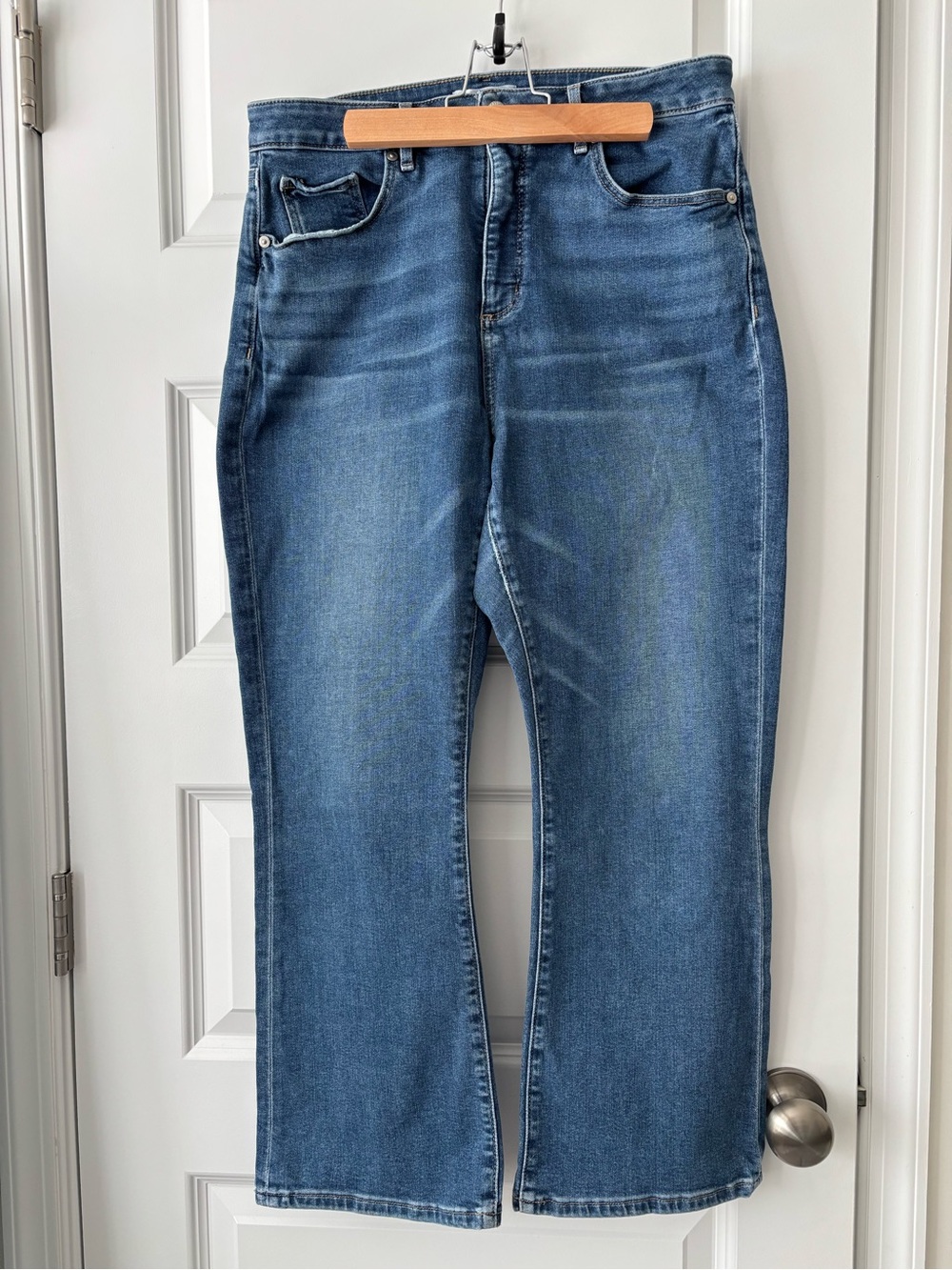 LOFT Medium Wash Curvy Kick Crop Jeans 10